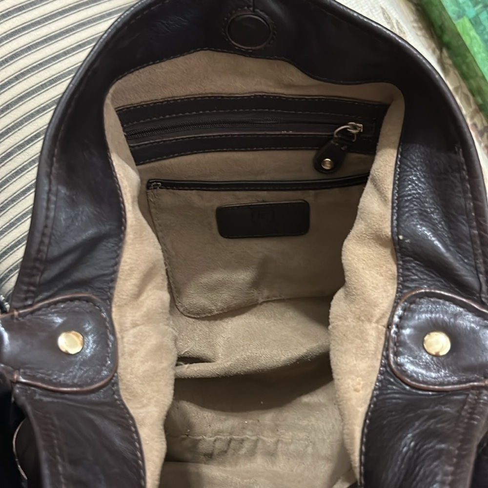 Elegant Black Leather Shoulder Bag - Picture 4 of 4